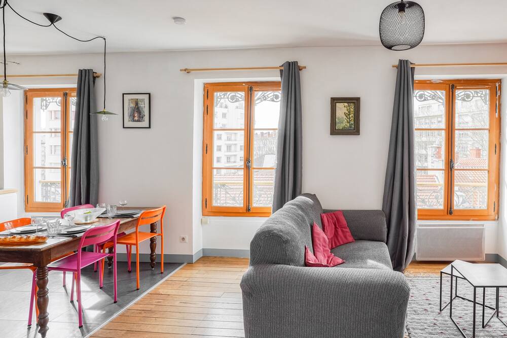 Photo of Livingroom in Voltaire - Saint Amour