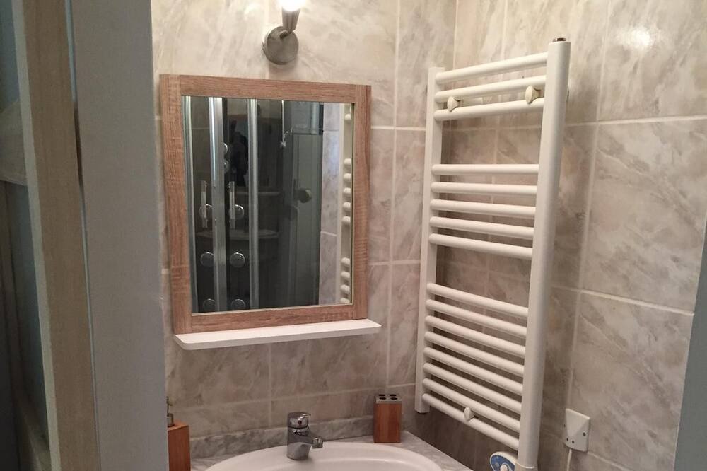 Photo of Bathroom in La Garde-Adhemar