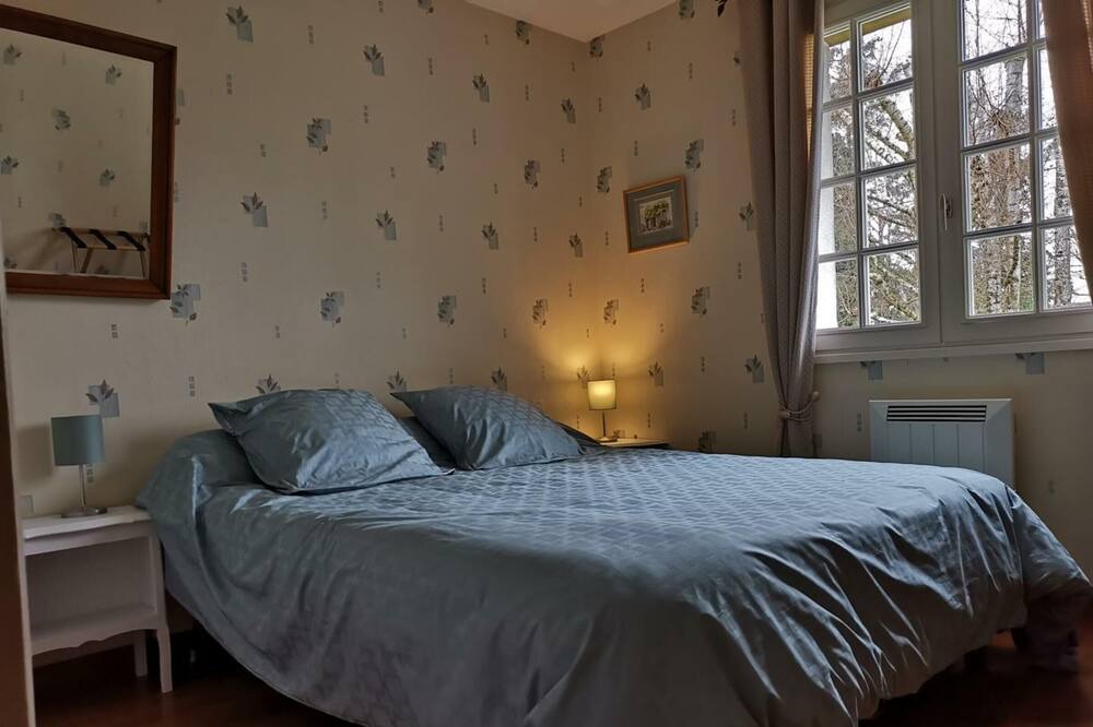 Photo of Bedroom in Oisly