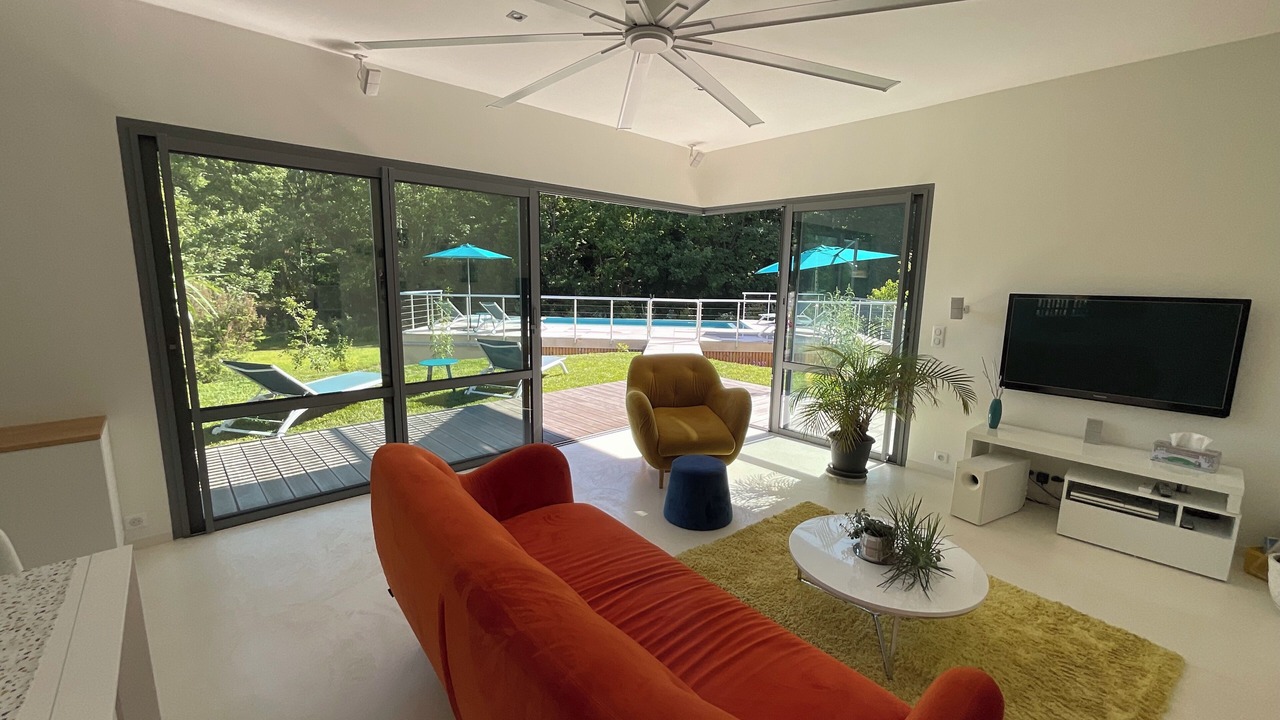 Photo of Livingroom in Saint Alban Auriolles