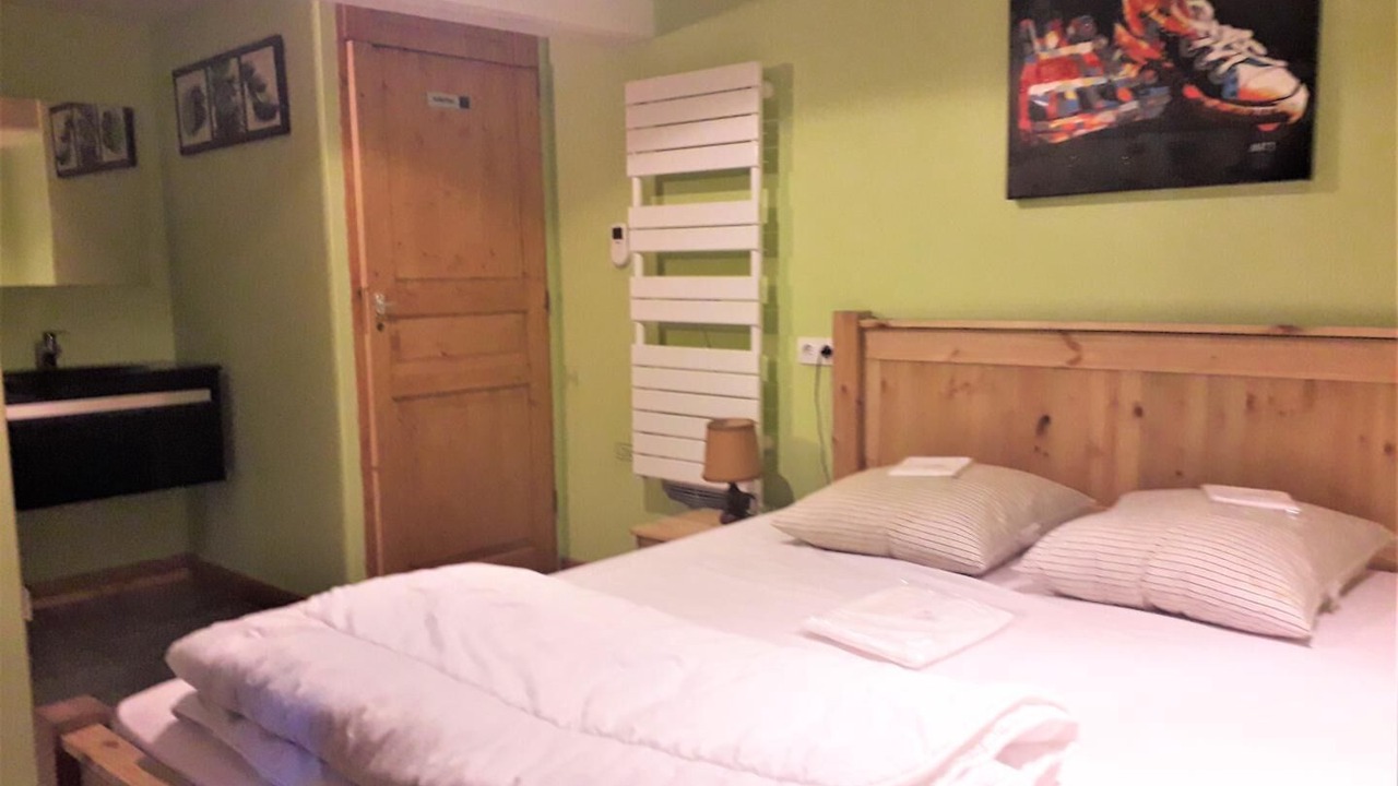 Photo of Bedroom in Longefoy