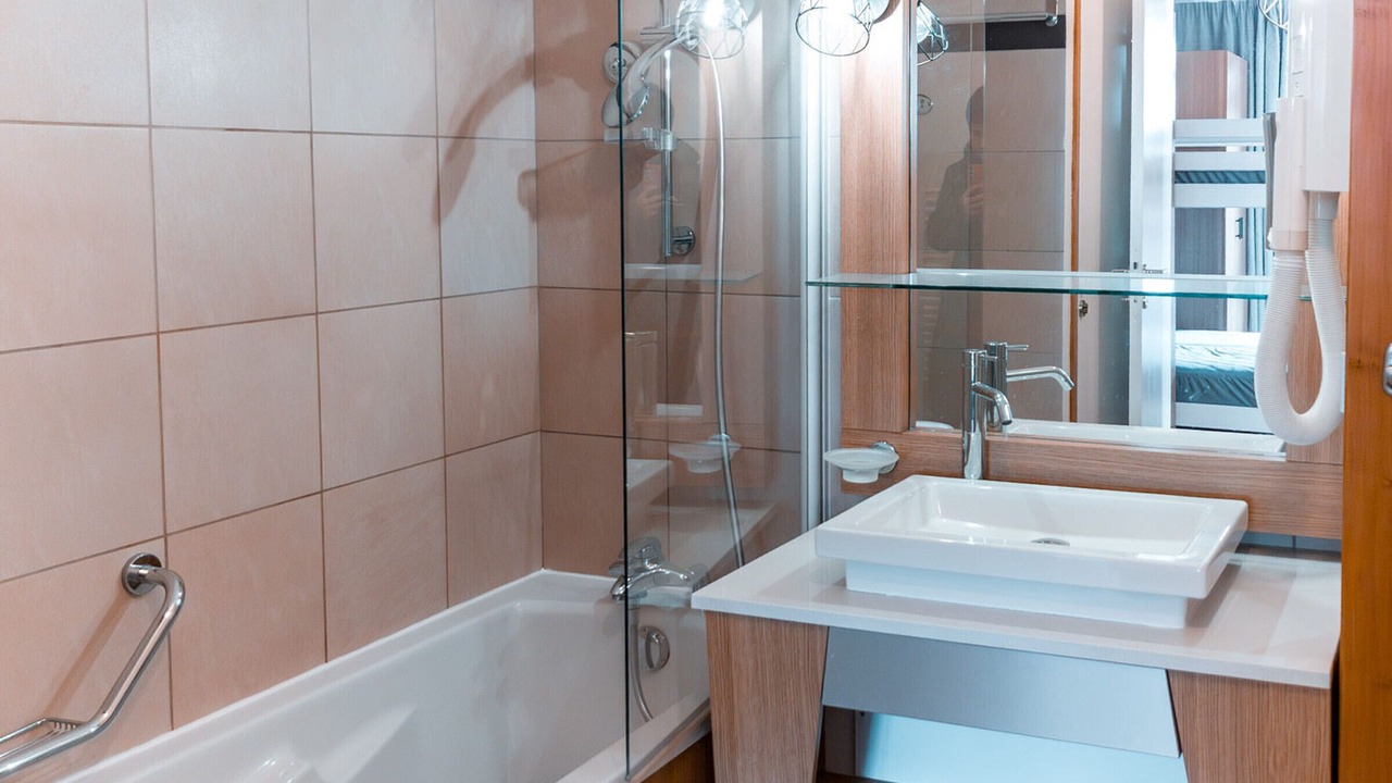 Photo of Bathroom in Arc-1800