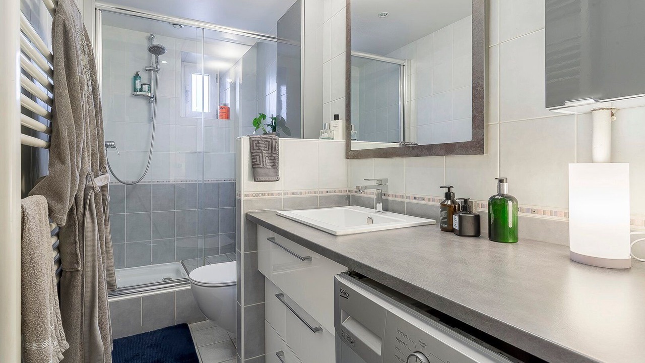 Photo of Bathroom in Republique - Tolstoi