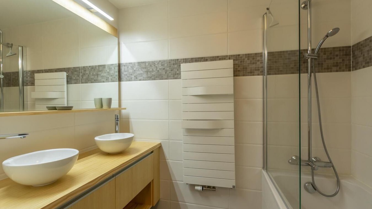 Photo of Bathroom in Arc-1800