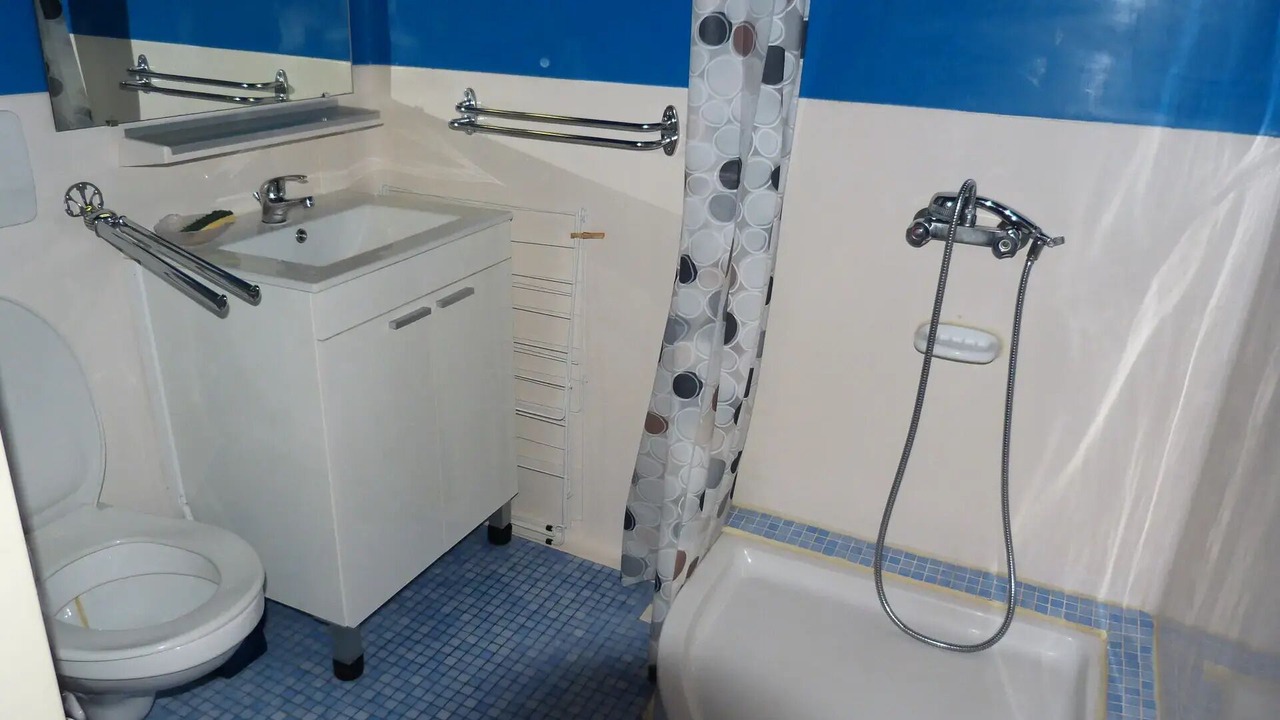 Photo of Bathroom in Arc-1800