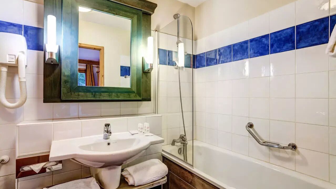 Photo of Bathroom in Arc-1950