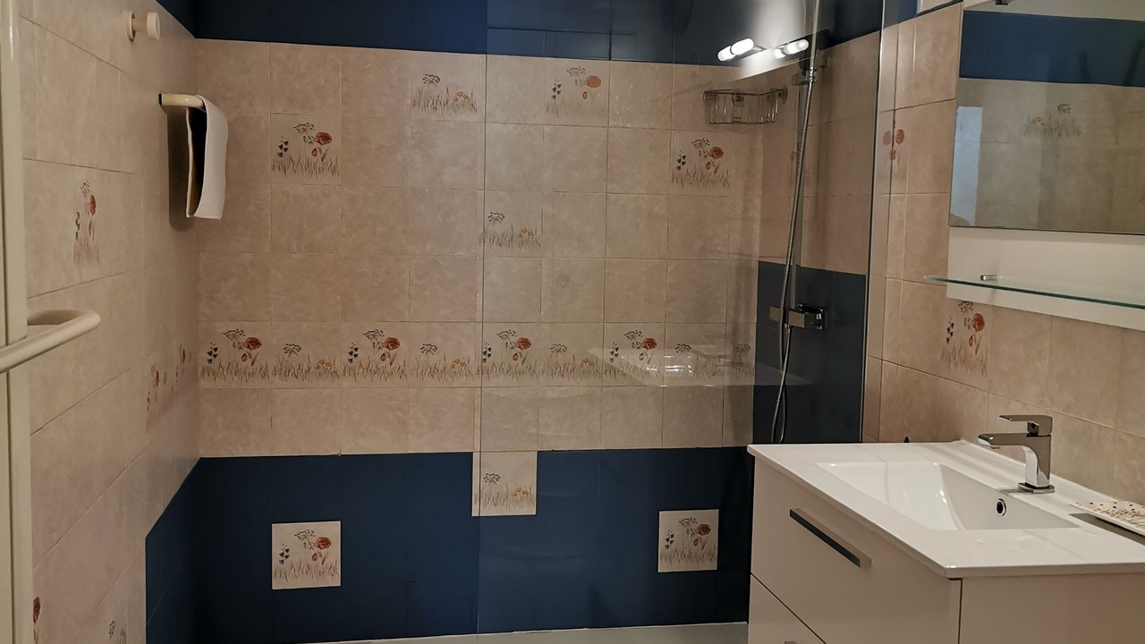 Photo of Bathroom in Cahors Old Town