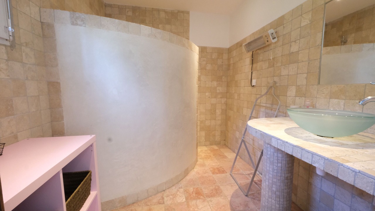 Photo of Bathroom in Maubec