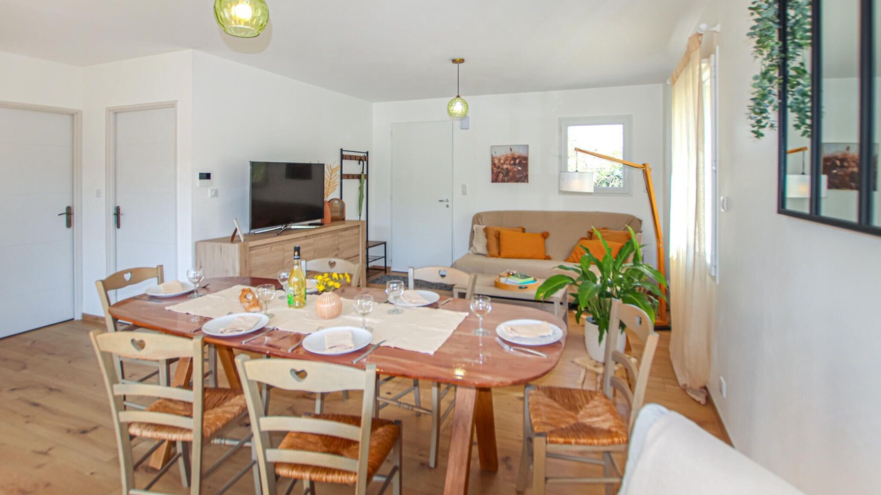 Photo of Bedroom in Saint-Etienne-de-Fontbellon