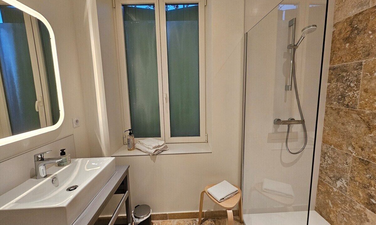 Photo of Bathroom in Genas