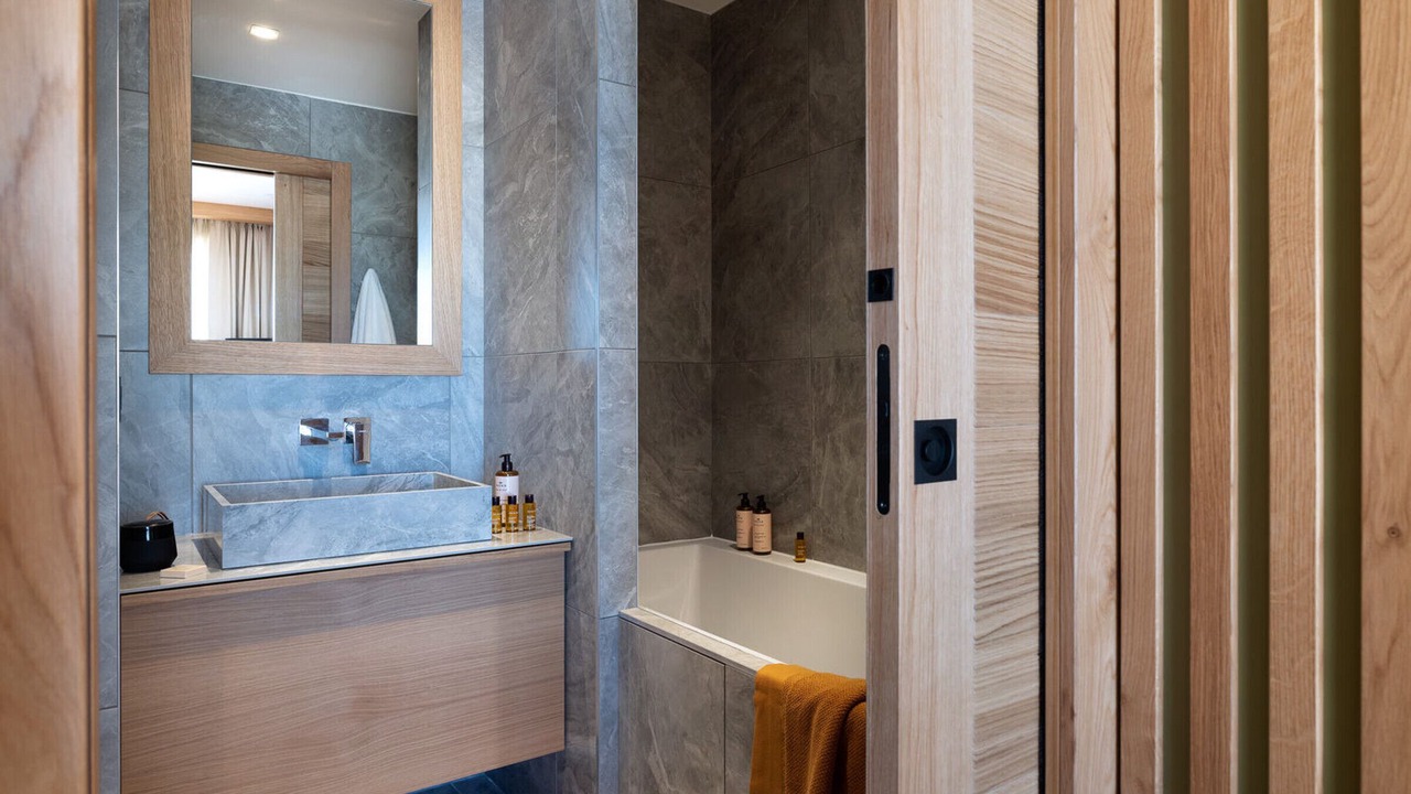 Photo of Bathroom in Arc-1800