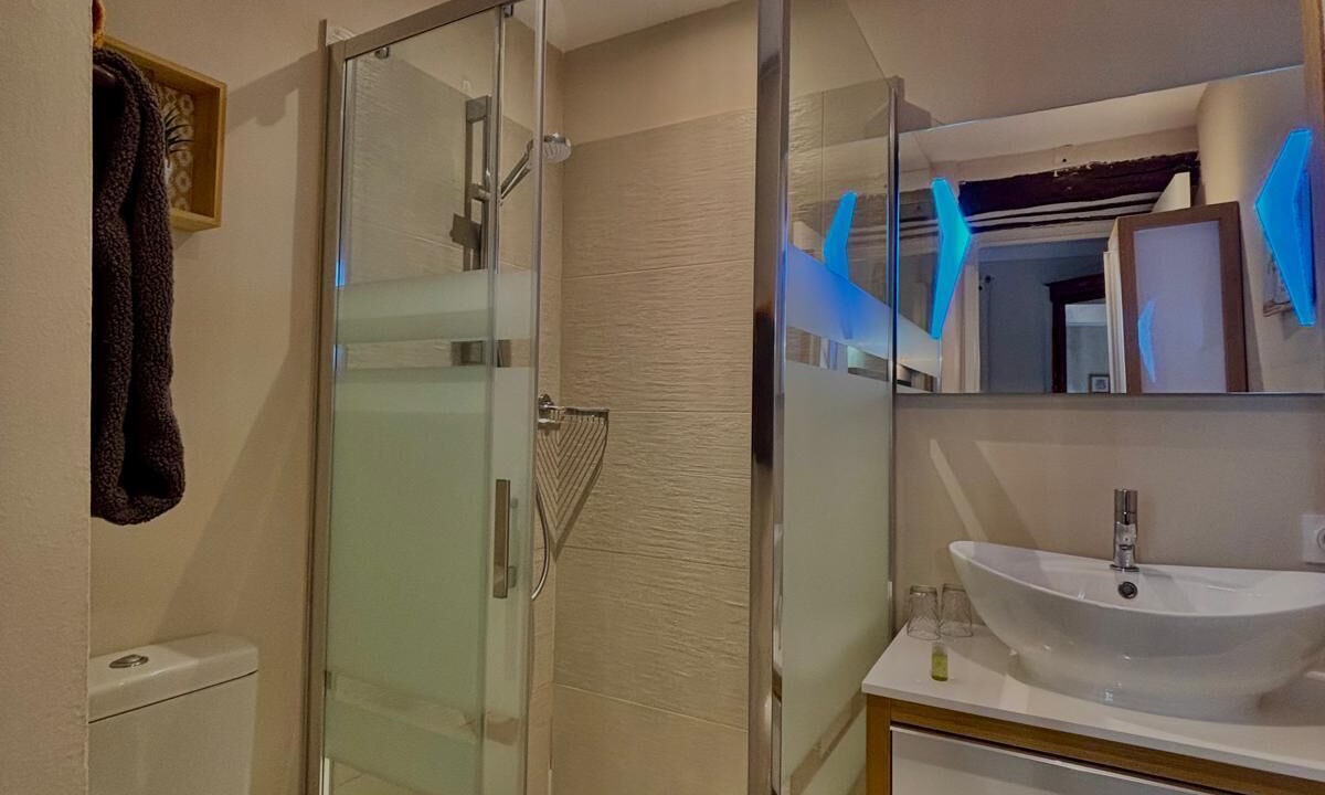 Photo of Bathroom in Saint-Saturnin-de-Lucian