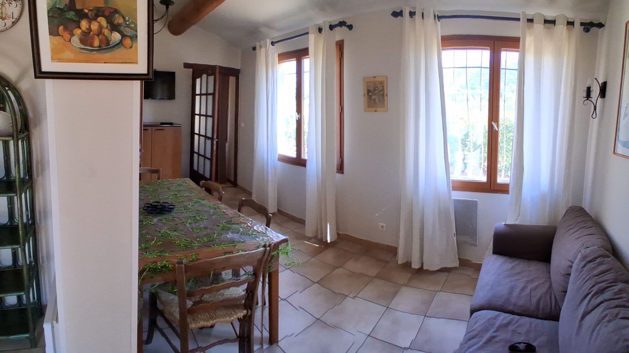 Photo of Livingroom in Maubec