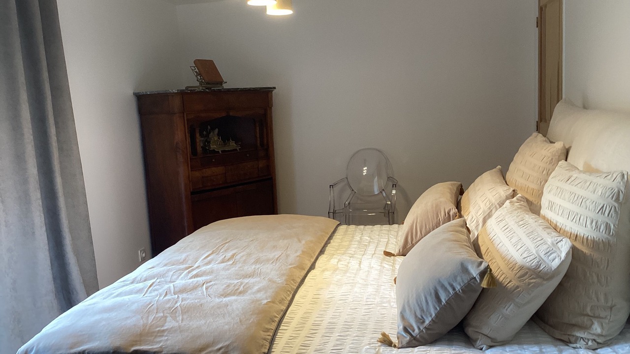 Photo of Bedroom in Lanobre