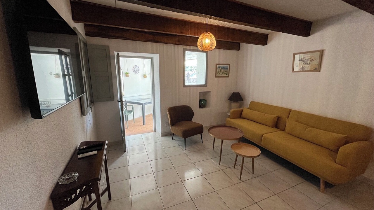 Photo of Livingroom in Moureze