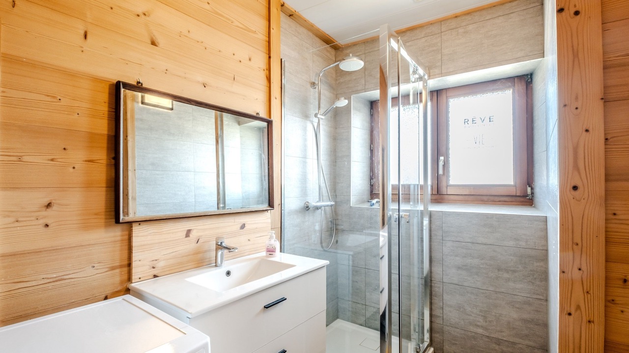 Photo of Bathroom in Lullin