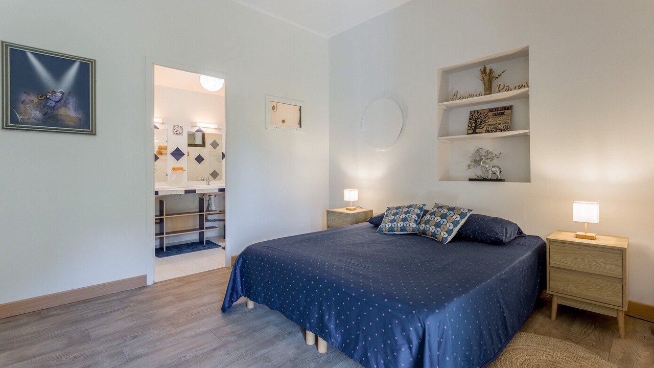 Photo of Bedroom in Jonquieres