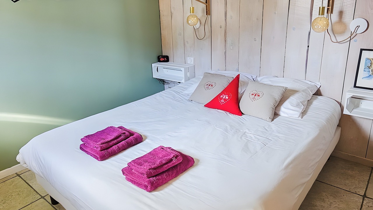Photo of Bedroom in Campan