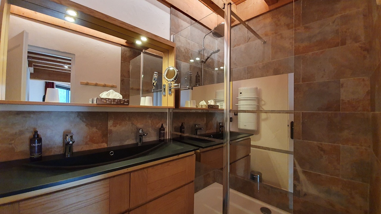 Photo of Bathroom in Prondines