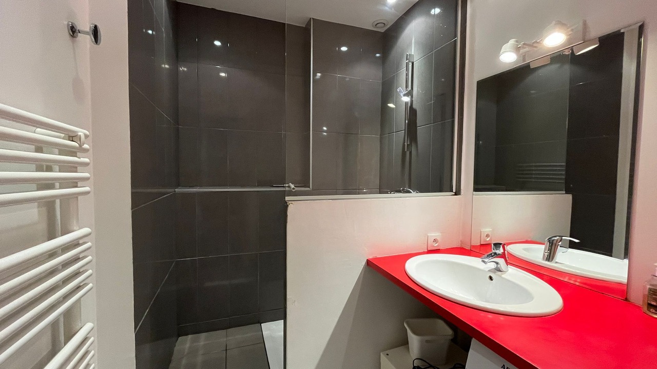 Photo of Bathroom in Voltaire - Saint Amour