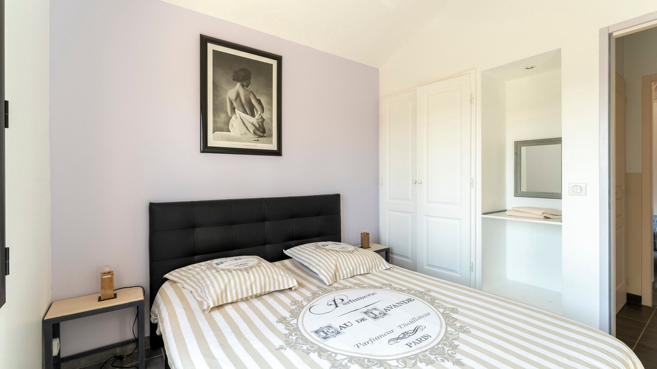 Photo of Bedroom in Camaret-sur-Aigues