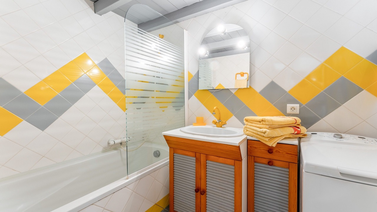 Photo of Bathroom in L'Isle-sur-la-Sorgue