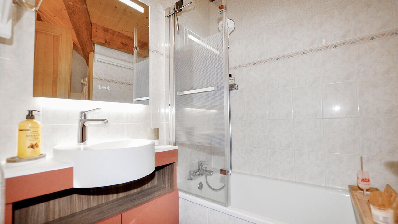 Photo of Bathroom in Pyrenees 2000