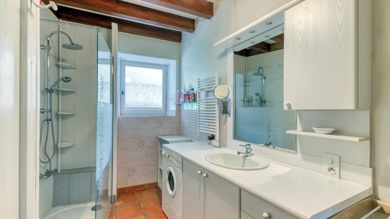Photo of Bathroom in Villeneuve-dʼAllier