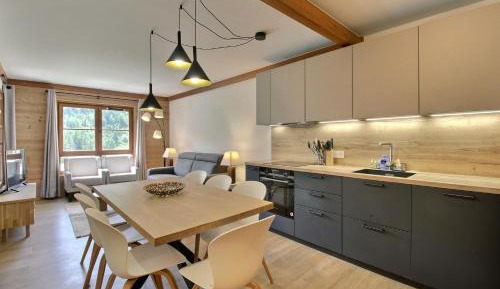 Two-Bedroom Apartment with Mountain View