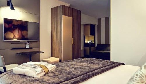 Family Room with One Double Bed and Sofa Bed