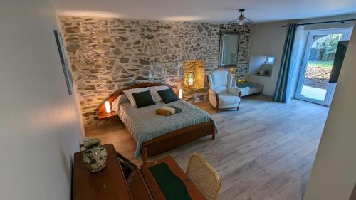 Deluxe Double Room (2 Adults + 1 Child)