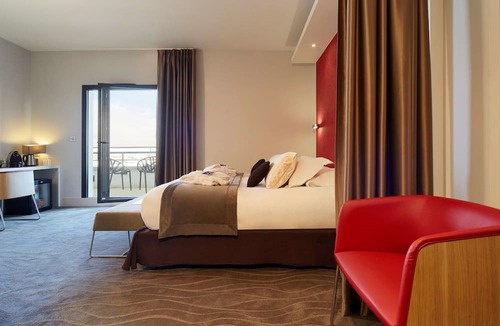 Porte Des Alpes - Mi Plaine - Manissieux Hotel | Kyriad Prestige Lyon Est - Saint Priest Eurexpo Hotel and Spa