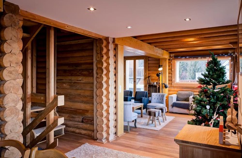 La Perriere Ski Chalet | Charming 3* Chalet with Panoramic Views, 400m from La Tania Ski Slopes