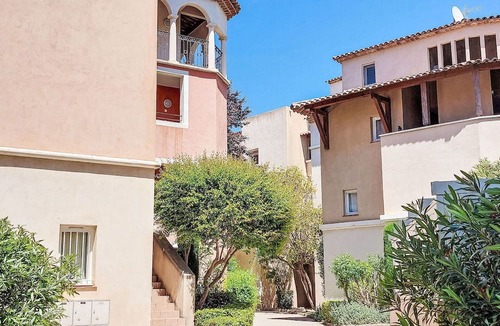 Six-Fours-les-Plages Apartment | Nice apartment for 4 guests with pool, WIFI, TV and terrace