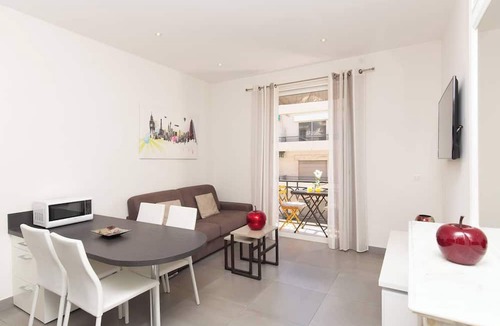 Cannes City Centre Apartment | Palais Miramar: 1 bed side sea view