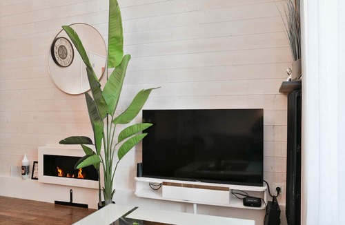 Chambery Apartment | Apartment 'Glamour Jacuzzi Privé Chambéry' with Wi-Fi