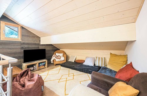 Les Avanchers-Valmorel Ski Chalet | Chalet "Dolyo" with Mountain View, Private Terrace and Wi-Fi