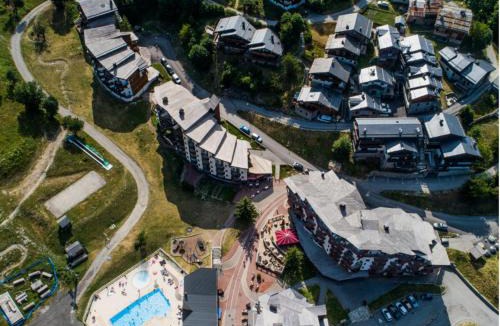 La Perriere Apartment | Confortable 2P+Cabine, Skis aux pieds, proche commerces, 5/6 pers - FR-1-182A-32