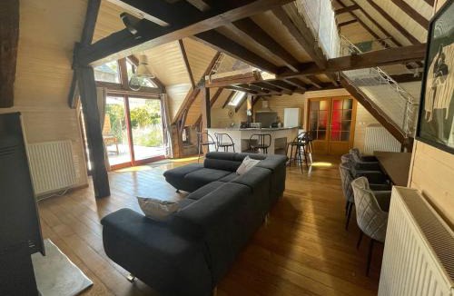 Besse-en-Chandesse House | Gîte de charme, animaux OK, parking - 10 pers. - FR-1-814-200