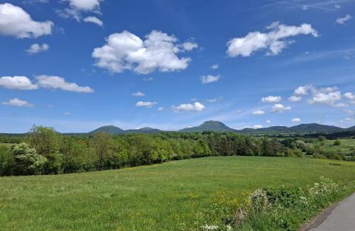 Mazaye House | Gîte Le carrier classé 4 étoiles 2 à 5 personnes au coeur des volcans d'Auvergne