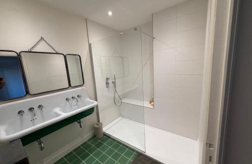 Saint - Aubin - Dupuy Apartment | Large 105m Apt with Terrace & Parking