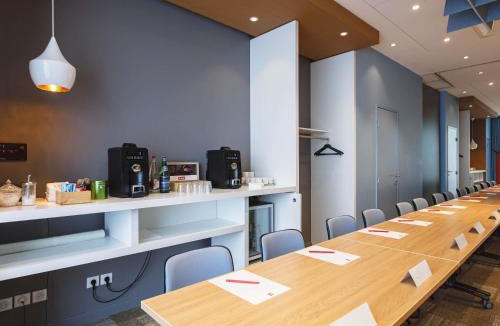Vaulx-en-Velin Hotel | ibis Lyon Carre De Soie
