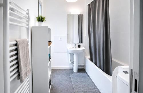 Gaillard Apartment | Bright Studio with Balcony, Tram 17, Gaillard, Geneva
