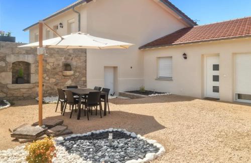 Ladinhac House | Gîte lumineux rénové avec piscine - Cantal