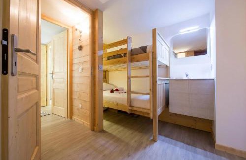 Argentiere Apartment | Grand Roc C308 from Slopes 280m, Parking & WiFi - Happy Rentals