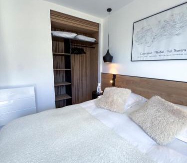 Meribel Centre Apartment | Appartement rénové à Méribel Centre, avec Balcon et à 5 minutes des pistes et du centre
