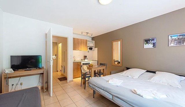 3-guest Apartment With Terrace in Saumur