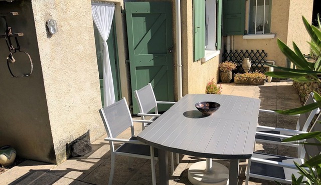 Gite and garden in Drôme Provençale, pets welcome